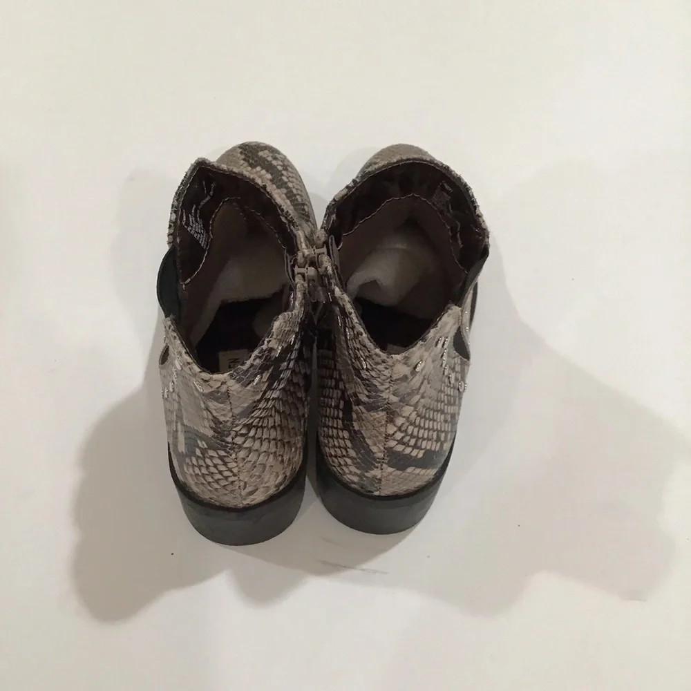 Did madden studded reptile animal print Chelsea booties size 4